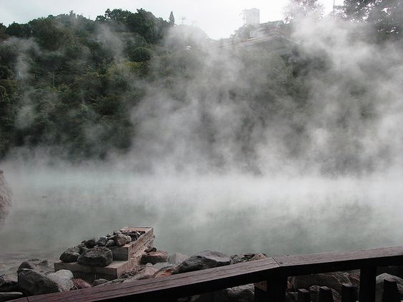Suối nước nóng